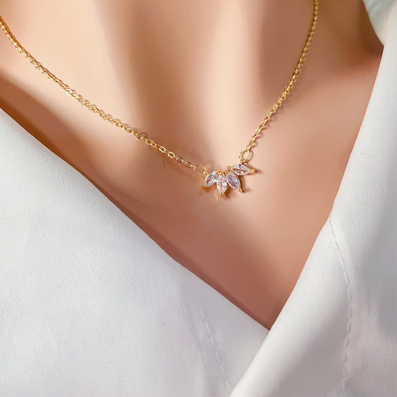 Leaf Pendant Necklace